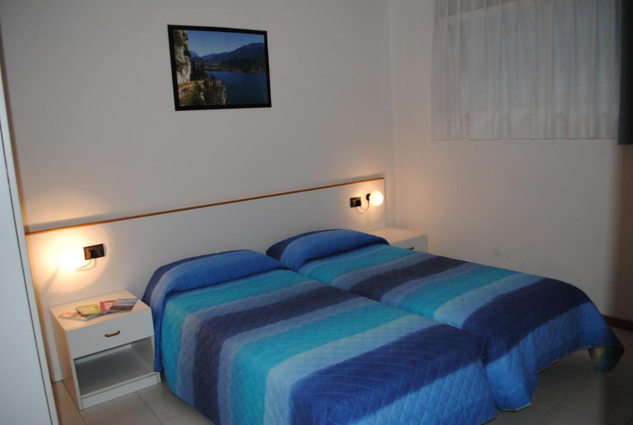 Residence Marina Riva del Garda Oda fotoğraf